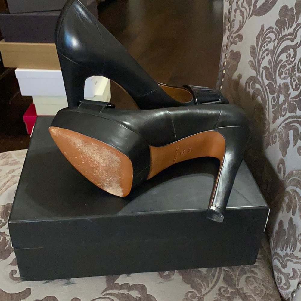 Rachel Zoe Jesse in Baby Calf.  Used twice.